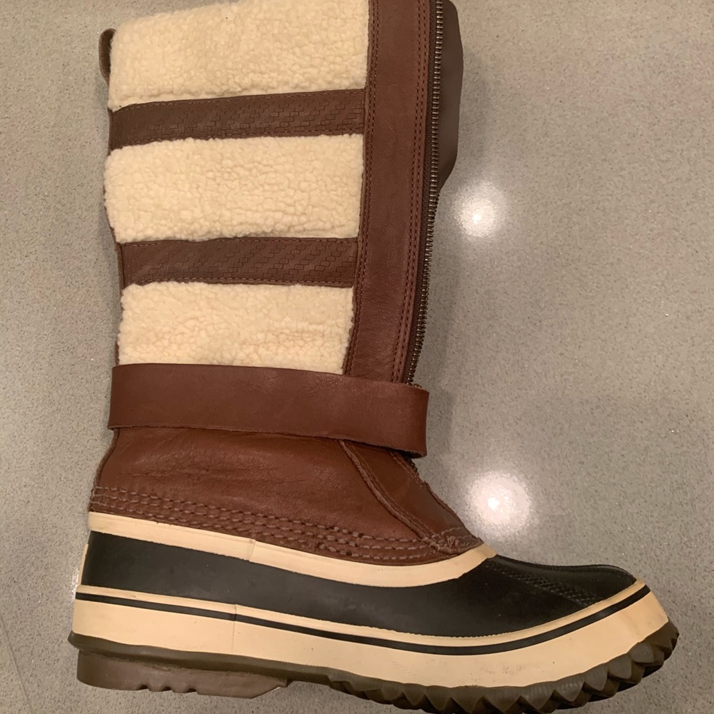 SOREL, Helen of tundra 6, like new!